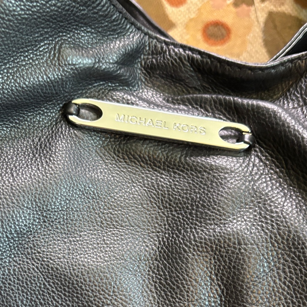 Michael Kors Black Leather Chain-Detail Shoulder Bag - Picture 2 of 10